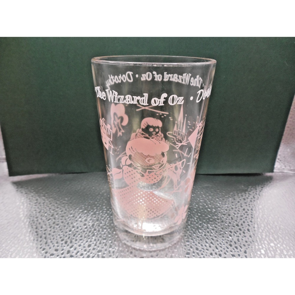 The Wizard of OZ  Drinking Glass "Dorothy "  with Toto 10 oz